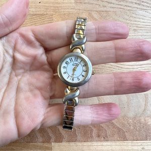 Vintage Times Square ladies two tone watch NEW BATTERY